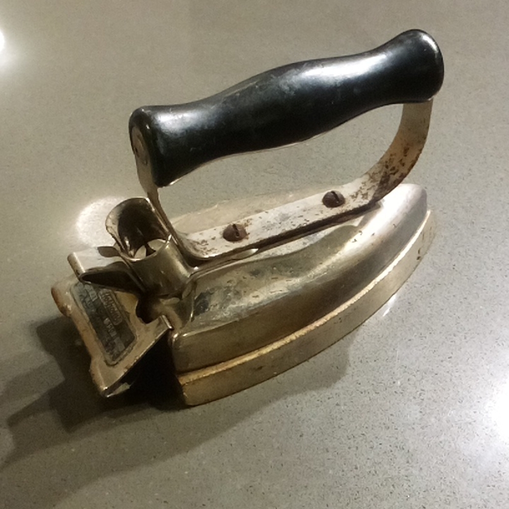 1921 Antique Iron by Hotpoint N.P. 270